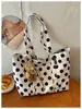 Bolso de Mano de Lunares Estilo Coreano Nuevo para Mujer, Bolso de Hombro de Gran Capacidad con Colgante de Oso, Bolso de Mano para Estudiante y Viajero para Mujer