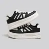 Zapatos blancos de plataforma gruesa para mujer, de moda en redes sociales, versátiles, nuevo estilo de primavera 2026, suela suave cómoda, antideslizantes, zapatillas casuales tipo skate MR557