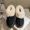 Botas de nieve cortas de moda para mujer, zapatos de felpa gruesos y forrados de vellón para invierno, nuevo estilo 2026, de suela gruesa, cálidos, slip-on de algodón