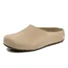 Zapatos Cálidos Birkenstock Retro que Aumentan la Altura Punta Redonda Moda Nueva Otoño e Invierno 2025 Calzado Exterior Pantuflas Baotou para Mujer Color Camel
