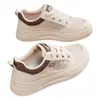 Zapatos casuales para estudiantes de verano 2024, nuevos zapatos blancos de estilo coreano de moda, zapatillas transpirables de malla para mujer