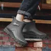 Botas de chuva masculinas da moda de cano curto, antiderrapantes, impermeáveis, adequadas para uso na cozinha, lavagem de carros e canteiros de obras; durável, resistente à água e forrado para aquecimento