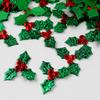 Nuevas hojas de tres puntas Tela dorada y plateada con láser Accesorios para cajas de regalo DIY Hecho a mano Hojas para árbol de Navidad Fruta roja 100 piezas