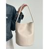 Bolsa de Couro Macio Estilo Cesta de Legumes Feminina Verão 2025 Nova Bolsa de Mão de Nicho Bolsa de Ombro para o Trabalho Bolsa de Axila