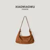 Bolsa de camurça com estampa de leopardo estilosa, um design único e moderno para outono e inverno, uma bolsa transversal casual e retrô para mulheres, perfeita para o dia a dia e versátil para qualquer look
