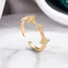 Conjunto de Quatro Peças de Anéis Lisos Multicamadas de Ouro Ultra Finos para Mulheres, Estilo de Luxo de Nicho, Anéis Elegantes e de Alto Padrão para o Dedo Indicador