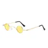 Gafas de Sol Redondas Pequeñas Estilo Retro Gafas Redondas Famosas en Internet para Mujer para Cara Pequeña Gafas Combinables Rojas con Cadena