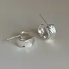 Nuevos pendientes de C martillados y plisados de nicho para mujer, texturizados con curvas irregulares, diseño ancho de semicírculo, estilo fresco y minimalista