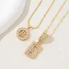 Colar Letra Inglesa Completo em Diamante Doce de Rocha Popular para Jardim de Infância Conjunto de Flores Letras de Cobre com Zircônia Banhado a Ouro Real Lote