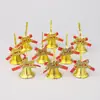 Decoraciones navideñas en stock: letras inglesas doradas, moños rojos, campanitas, adornos para árbol de Navidad, juego de 9