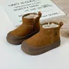 Botas de Neve Infantis Inverno 2026 Novo Estilo Forradas com Lã Botas de Algodão Grossas Quentes Botas Curtas de Algodão Grandes para Meninas Sapatos de Algodão Modernos para Meninos