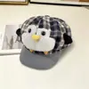 Boina de Desenho Animado Pinguim Fofo e Doce Estilo Japonês para Mulheres, Chapéu Octogonal Xadrez Versátil para Proteger do Sol, Boné Bico de Pato para Primavera e Outono