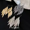 Pendientes Colgantes con Borlas y Patrón de Hojas Europeos y Americanos, de Moda y Tendencia, Estilo Metálico Único, Pendientes Exagerados, Pendientes de Lujo Ligero y de Gama Alta
