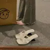 Zapatillas de nicho francesas de tacón alto para mujer 2026 Nuevas llegadas de verano Celebridad de Internet Versátiles para exteriores Sandalias de punta cuadrada y punta abierta