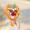 Regalo para el Día de San Valentín Chino Mini Ramo de Flores Eternas con Gypsophila, Estilo Fresco Flor de Rosa Seca Accesorio de Regalo Transfronterizo