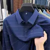 Camiseta de manga larga anti-pilling para hombres de mediana edad y mayores, nuevo estilo otoño 2026, cuello camisero, a rayas, con bolsillos reales, polo para hombre