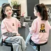 Camiseta a rayas de manga larga de algodón puro para niñas, un top redondo moderno y versátil para primavera y otoño, diseñado para parecer un conjunto de dos piezas