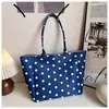 Bolsa tote de lona com estampa de bolinhas, estilo verão, fresca e moderna, grande capacidade, adequada para o trabalho, estudantes e como bolsa de mão ou de ombro.