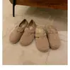 Novos Estilos de Sapatos Loafer 2026, Pantufas Peludas Quentes Internas de Veludo com Aumento de Altura, Sapatos Individuais Birkenstock, Meio Sapato Fechado para Mulheres