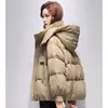 Roupas de Algodão de Inverno Femininas 2026 Novo Estilo Acolchoado Quente com Capuz Casaco de Algodão Curto Solto Pequena Pessoa Casaco Pão Roupa Exterior