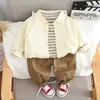 Ropa Infantil Otoño 2024 Camiseta Rayada Camisa de Solapa de Manga Larga Conjunto de Chaqueta para Niños Pequeños y Medianos Conjunto Versátil de Tres Piezas de Color Sólido