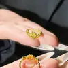 Anillo de Corona de Corazón de Princesa Hueco Dorado Francés Estilo Nuevo 2026, Anillo Exquisito de Lujo Ligero Vintage con un Sentido de Elegancia