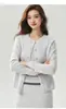 Suéter de tricô Bai Cai Rong 100% cashmere novo com gola redonda, coleção outono/inverno 2026, cardigã de tricô versátil com acabamento em renda