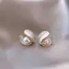 Pendientes de Perla Frescos y de Estilo Vintage con un Toque de Lujo Ligero y de Alta Gama, Accesorios de Oreja Sencillos y Delicados de Estilo Ins para Mujer