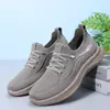 Zapatillas Slip-On Suaves Antideslizantes de Verano Old Beijing para Hombres de Mediana Edad y Mayores, Zapatos Casuales Nuevos Transpirables Cómodos de Suela Suave