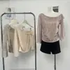 Top Ruoxin atmosférico con volantes, manga tres cuartos, pliegues laterales florales, de un solo hombro para mujer
