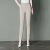 8156 Calças Casuais Cropped Verão Finas para Mulheres de Meia-idade Simples Calças de Mãe Stretch Cintura Alta Skinny com Fenda