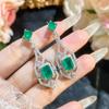 Anillo de Princesa de Alta Gama con Acolchado de Algodón, Anillo Geométrico Abierto de Diamantes Esmeralda Completos, Aretes Colgantes Femeninos Juego de Tres Piezas