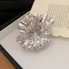 Pulsera Abierta de Metal Plegado con Flor de Doble Capa Transfronteriza Europea y Americana, Pulsera Simple y de Moda, Sensación de Lujo Ligero y de Alta Gama, Joyería para Mujer