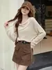 Design moderno, estilo old-money, suéter de tricô de um ombro só para mulheres, nova coleção de outono, de manga longa, versátil, elegante e minimalista