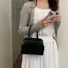 Bolsa-travesseiro portátil 2026 modelo de nicho novo, bolsa transversal estilo coreano para o dia a dia das mulheres, grande capacidade, estilo bolsa de boliche