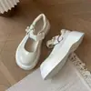 Sapatos de Couro Plataforma com Solado Grosso Estilo Francês para Mulheres, Mocassins Versáteis Estilo Britânico Retrô para Combinar com Saias, Novo Modelo Primavera/Verão 2025 para Mulheres