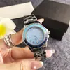 Novo Relógio Feminino com Gradiente de Cores Contrastantes, Design Fashionável Estilo Esportivo, Relógio de Quartzo com Pulseira de Aço, Fornecimento Direto da Fábrica, Relógio Esportivo com Pulseira de Aço