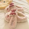 [Estilo Menina Fofa] Pantufas de Algodão Quentes de Inverno para Mulheres, Apresentando Adorável Design de Coelho com Orelhas Caídas, Solado Grosso, Confortáveis para Uso Doméstico e Fofas