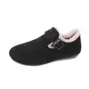 Zapatos de invierno cálidos nuevos para mujer 2026 moda mocasines forrados de felpa con hebilla de cinturón cómodos estilo coreano slip-on