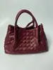 Bolsa Tote Original Design Tecida à Mão Feminina 2025 Nova Moda Bolsa de Mão Nicho Bolsa de Ombro Transversal