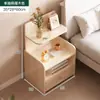 Mesa de Cabeceira Simples Pequena Armário de Armazenamento Simples Moderno para Quarto de Aluguel Armário de Armazenamento Mini Doméstico Armário de Cabeceira de Quarto