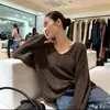 Suéter de Tricô com Gola V e Ponto Trançado para Mulheres 2026 Outono e Inverno Novo Estilo High-End Solto Estilo Preguiçoso Macio Manga Longa Tricô