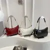 Bolso Simple de Charol para la Axila para Mujer 2025 Verano Nuevo Colgante de Cereza Cadena de Mano Popular Bolso de Hombro Cruzado