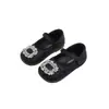 Sapatos de princesa quadrados retrô com fivela de strass estilo coreano para meninas, novos sapatos baixos de bico quadrado em verniz 2026, sapatos de criança únicos