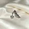 Pendientes de Hueso de Oreja con Alas de Ángel Completamente Diamantados Impresionantes Moda Versátil Nicho Pendientes de Hueso de Oreja Brillantes Envueltos en Diamantes para Mujer