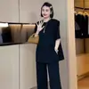 Traje de estilo deportivo dulce y cool de celebridad de internet Verano Nuevo Reductor de edad Negro Cuello redondo Manga corta con abertura Ropa de mujer de dos piezas