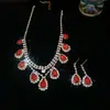 Conjunto de Brincos Quadrados Cravejados de Diamante e Colar de Duas Peças, Fashion, Leve, Colar Luxuoso e de Alta Qualidade, Conjunto de Joias Elegante e Versátil