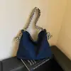 Bolso de mano de terciopelo de nicho, bolso de hombro de gran capacidad para mujer, bolso tote casual 2026, elegante y práctico para ir al trabajo
