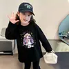 Camiseta básica para meninas, estilo primavera e outono, blusa infantil 100% algodão, nova camiseta de manga comprida 2026, roupa de outono para meninas com gola redonda