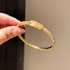 Pulsera Rectangular de Zirconia Chapada en Oro Real de 18 Quilates Estilo Minimalista Europeo y Americano Pulsera de Personalidad Lujo Ligero Joyería de Alta Gama para Mujeres